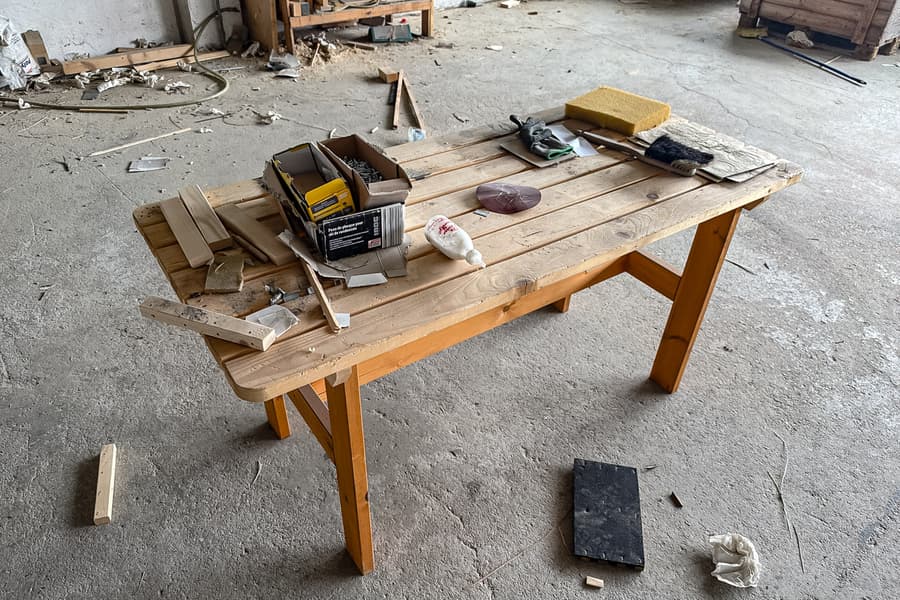 Holztisch